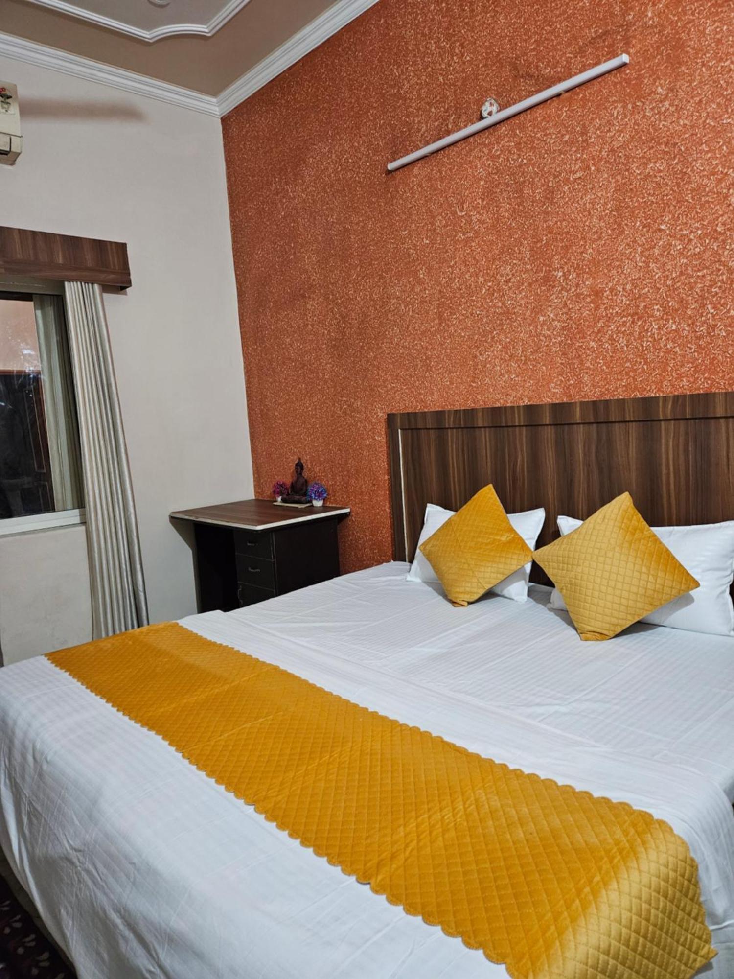 Hotel Krishna'S Land Vrindāvan Exterior foto