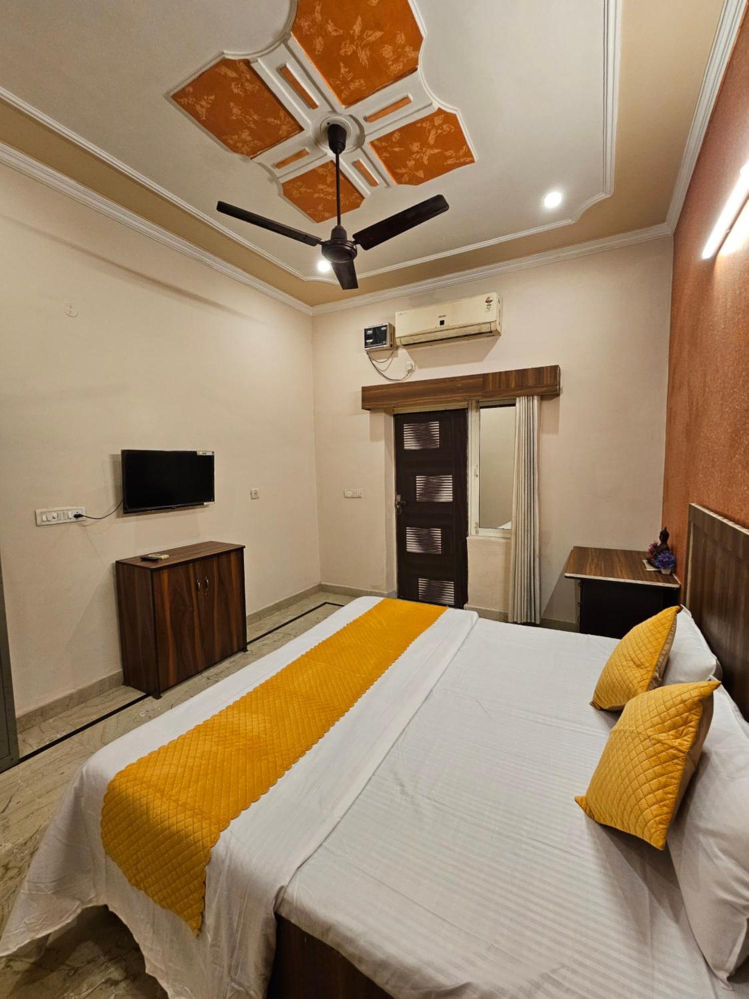 Hotel Krishna'S Land Vrindāvan Exterior foto